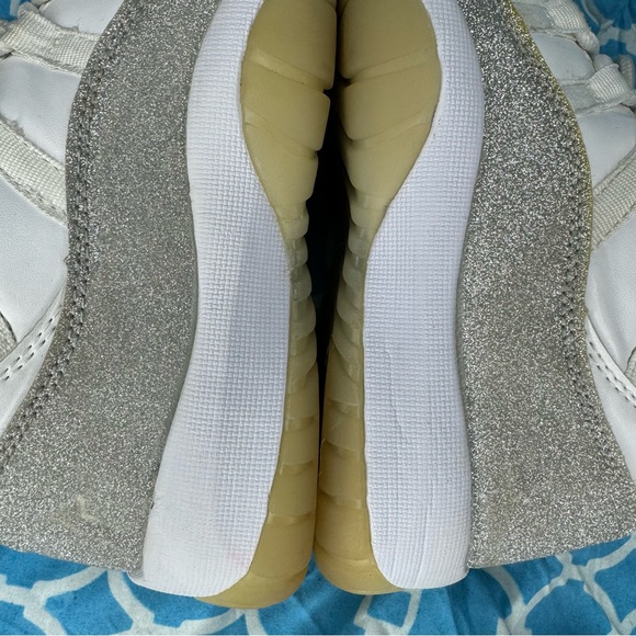 Nike Women’s size 7 Air Jordan 11 retro Vast grey glitter sparkle wmns sneakers - Picture 10 of 11